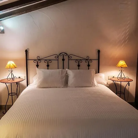 Masia De Matuta Lodge Vall de Almonacid
